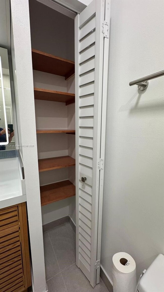 Building Photo - 927 NW 106th Ave Cir