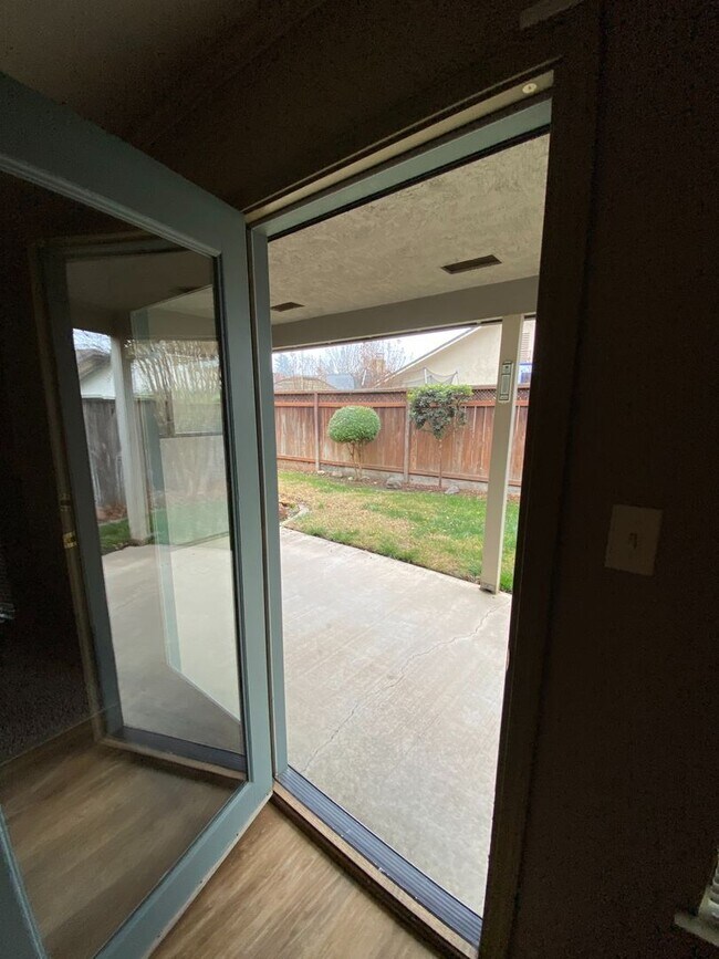 Building Photo - 2648 Alder Glen Dr