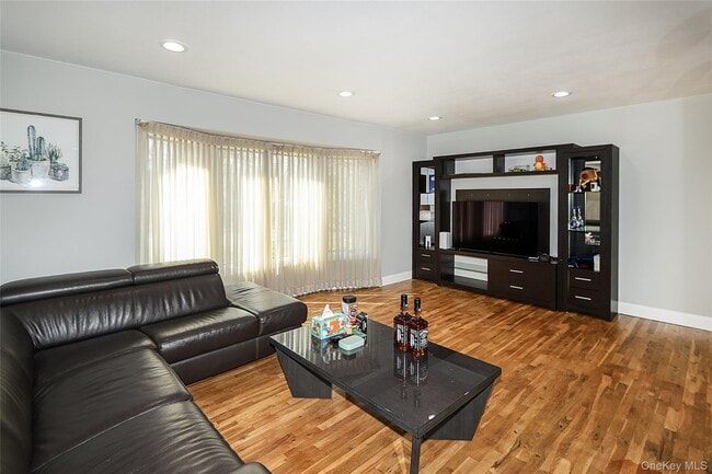 Building Photo - 11 Otsego Ave