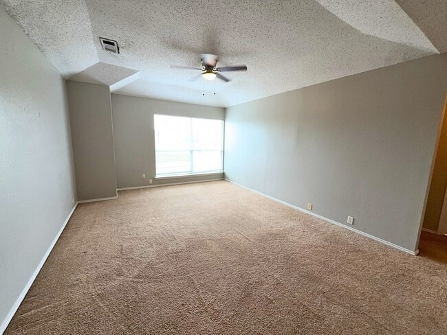 Building Photo - 2805 Crater Lake Ln