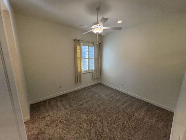 Building Photo - Dove Mountain 4 bedroom with Den 3,277 sq ft 3 car tandem garage