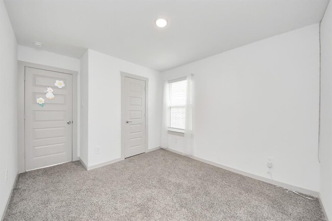 Building Photo - 7007 Fleetwood Crescent Wy