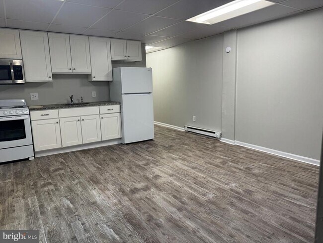 Building Photo - 2268 E Clearfield St