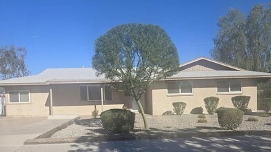 Building Photo - 620 E Broadway Ln