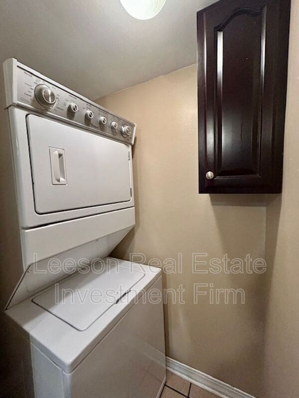 Building Photo - 150 Chimney Stone Way