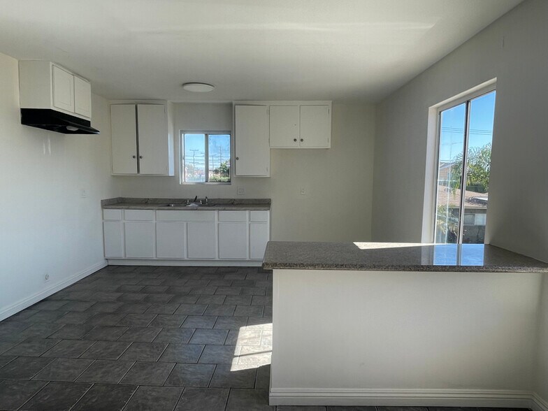 Building Photo - 9506 Ramona St