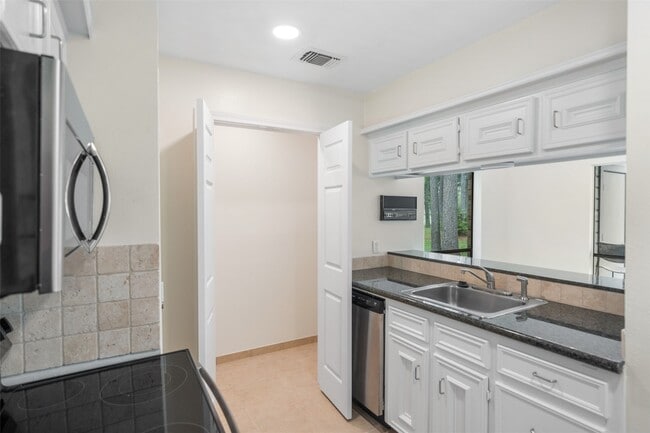 Building Photo - 20271 Sunny Shores Dr