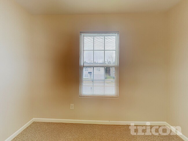 Building Photo - 572 Gentle Breeze Ln