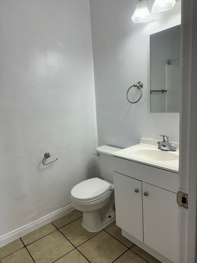 Building Photo - 1 BDRM, 1 BA WITH PARKING (PICTURES COMING...