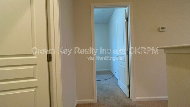 Building Photo - 151 W Saltillo Ln