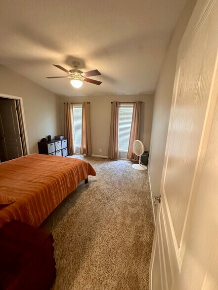 Building Photo - 518 N 5th St