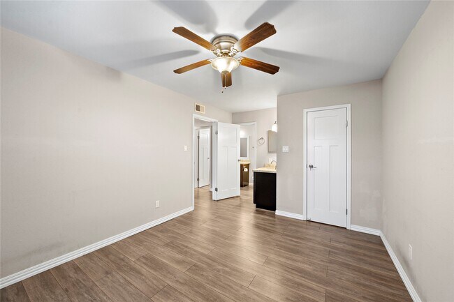 Building Photo - 2750 Holly Hall St