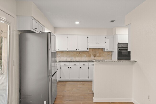 Building Photo - 3711 Fernview Dr