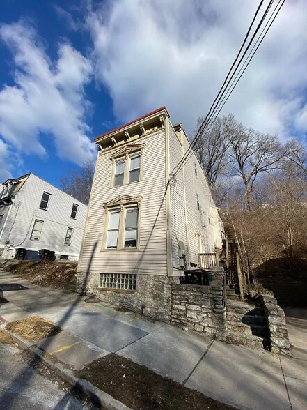 Primary Photo - 2226 Ravine St