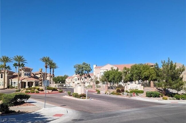 Building Photo - 10550 W Alexander Rd