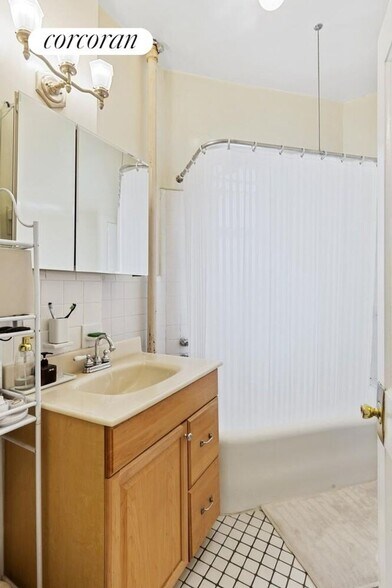 Building Photo - 527 W 110th St