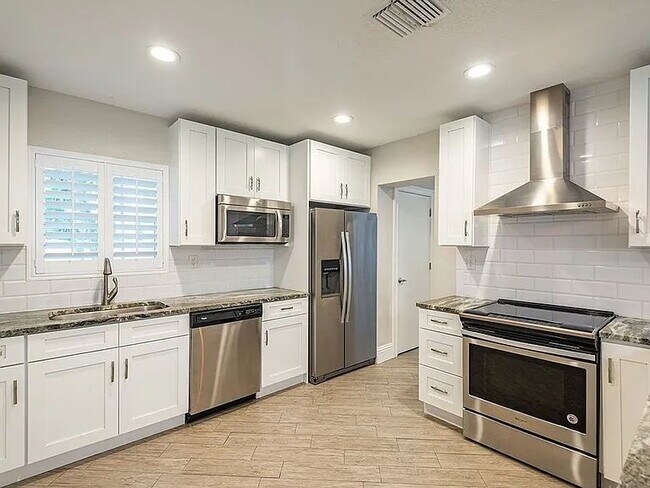 Building Photo - Beautiful Virginia Park Home | Huge Backyard + Pet Friendly