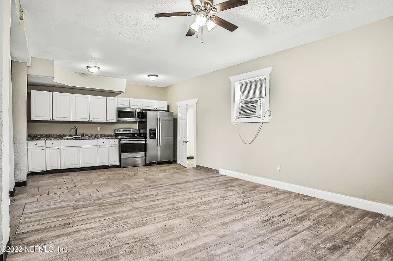 Building Photo - 8036 Mattox Ave