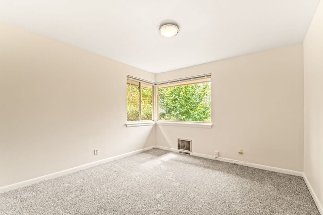 Building Photo - 3535 43rd Ave W