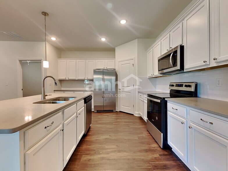 Building Photo - 12240 Sapp Rd