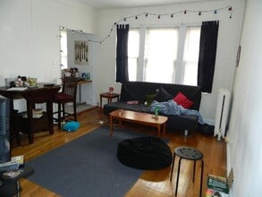 Building Photo - 264 Kelton St