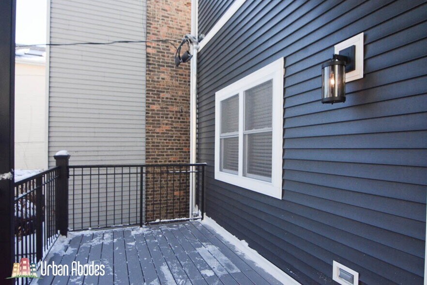 Building Photo - 3455 N Hoyne Ave