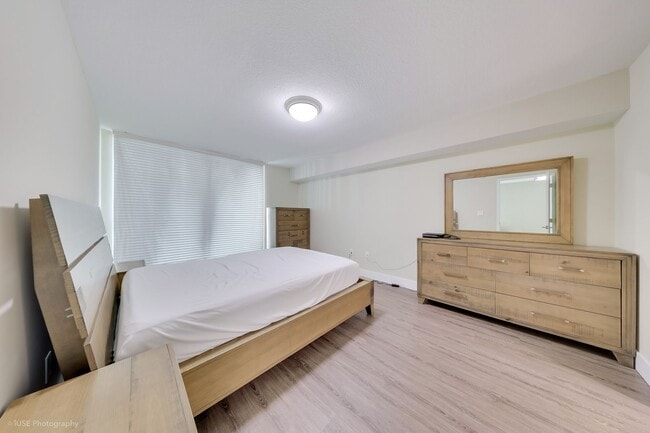 Building Photo - 1 Bed / 1 Bath with Bay Views – Partially ...