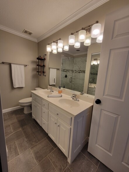 Building Photo - 188 Villa Pt