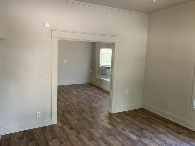 Building Photo - 208 E Springer Ave