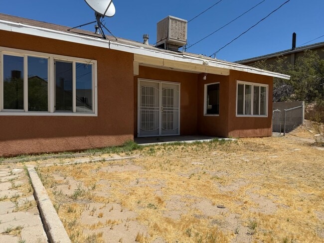 Building Photo - 400 W Fredricks St
