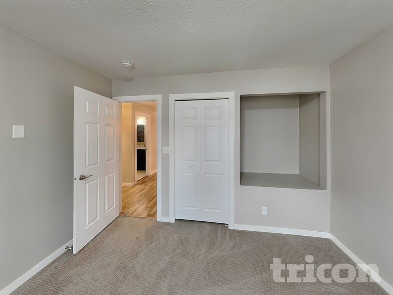 Building Photo - 14150 Rolling Oaks Cir NE