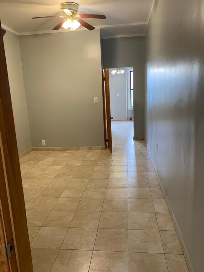 Building Photo - 8 Saint Pauls Ave