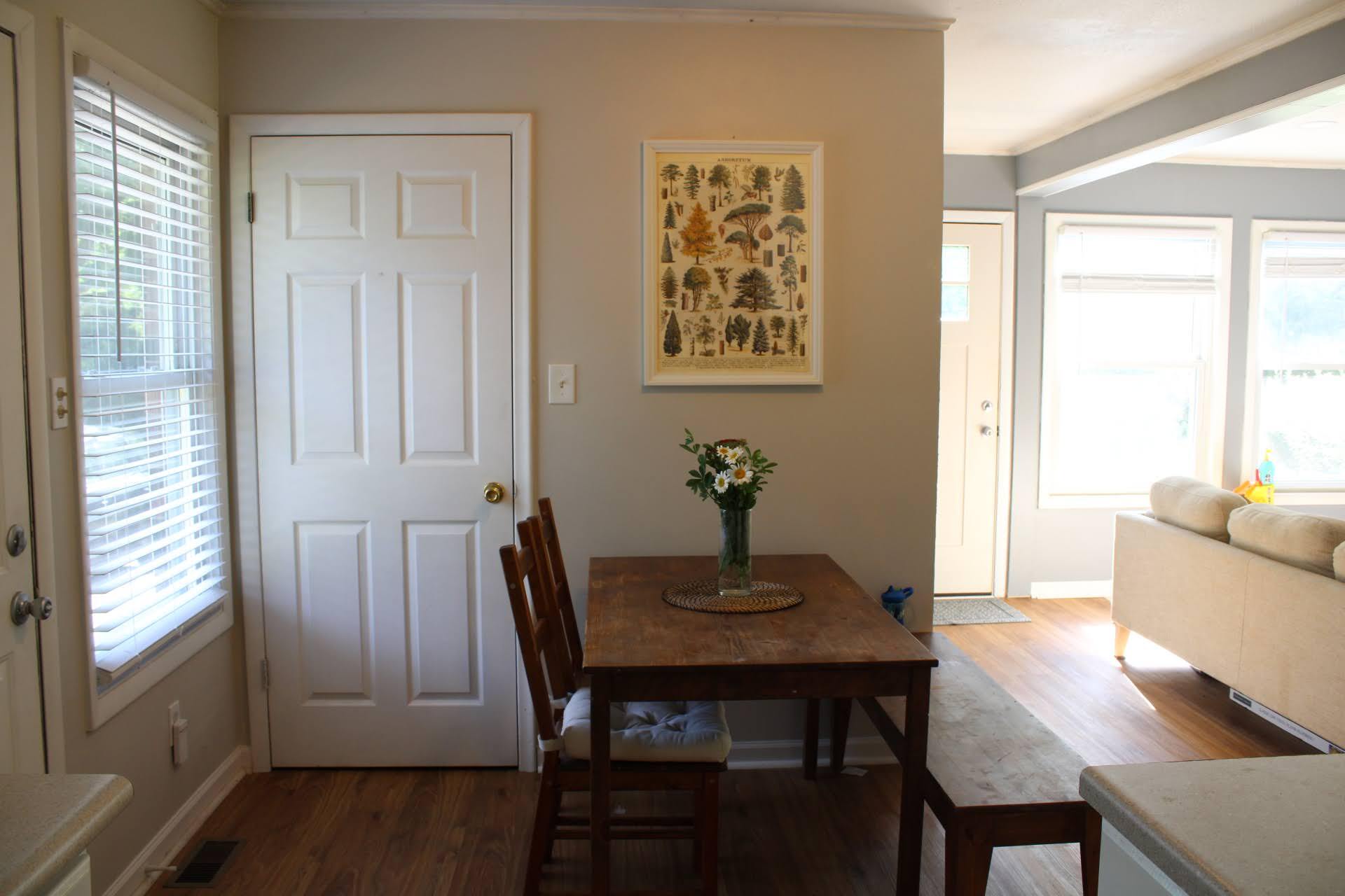 Dining area - 3130 La Salle Dr