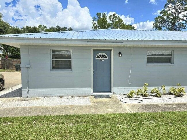 Primary Photo - 829 Castle Way
