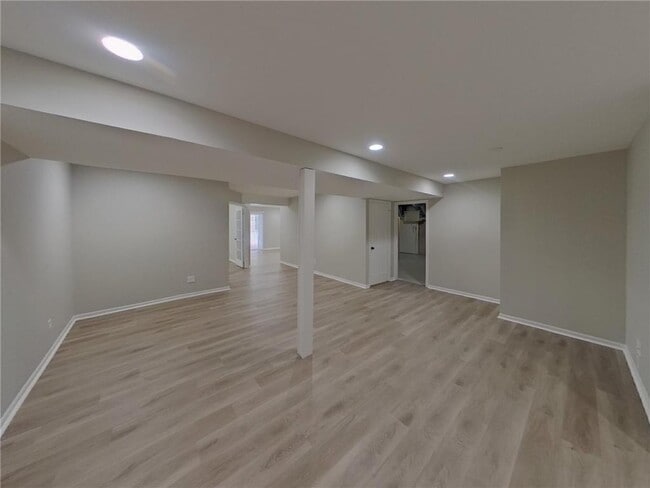 Building Photo - 21313 Independence Ave