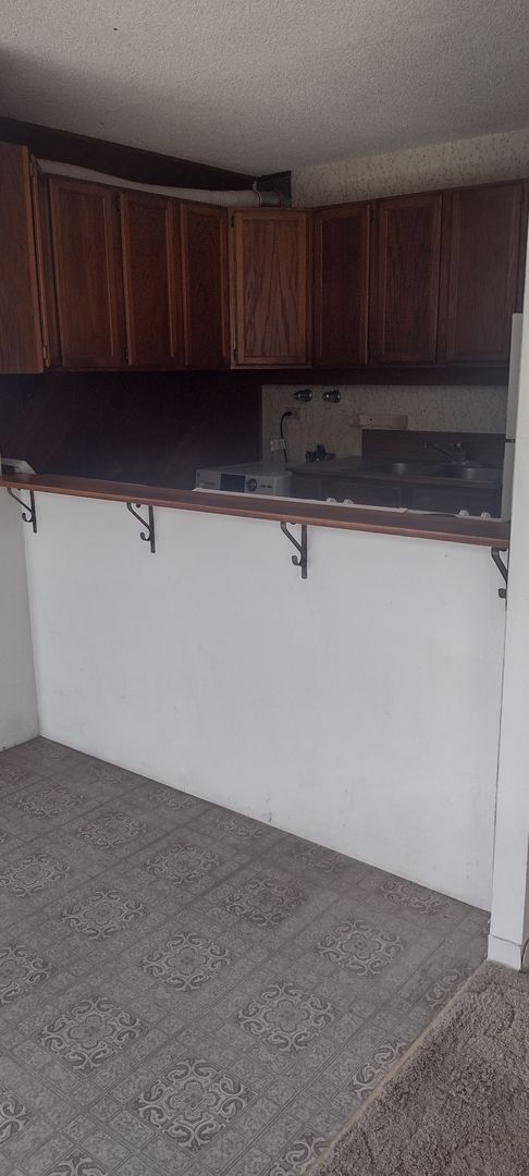 Building Photo - Amazing View 2br,1bath, 1pkg with pool access