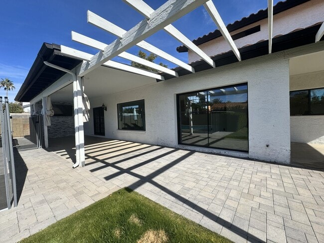 Building Photo - BEAUTIFUL 3 BEDROOM 3 BATH CORNER LOT WITH POOL AND LARGE BACKYARD NORTH SCOTTSDALE