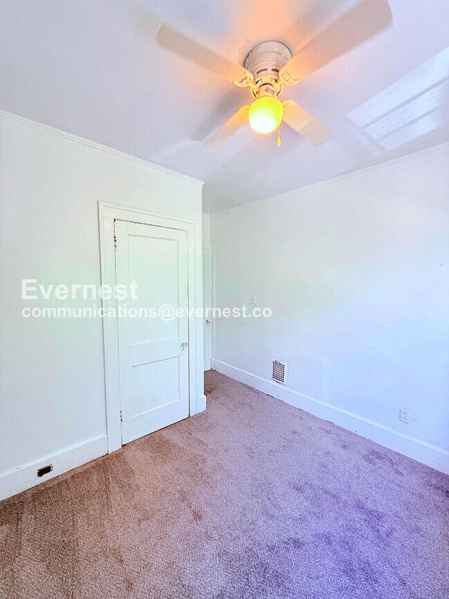 Building Photo - 4 Bed/2 Bath Home with Fenced Yard / Vouchers Accepted / Available Soon!
