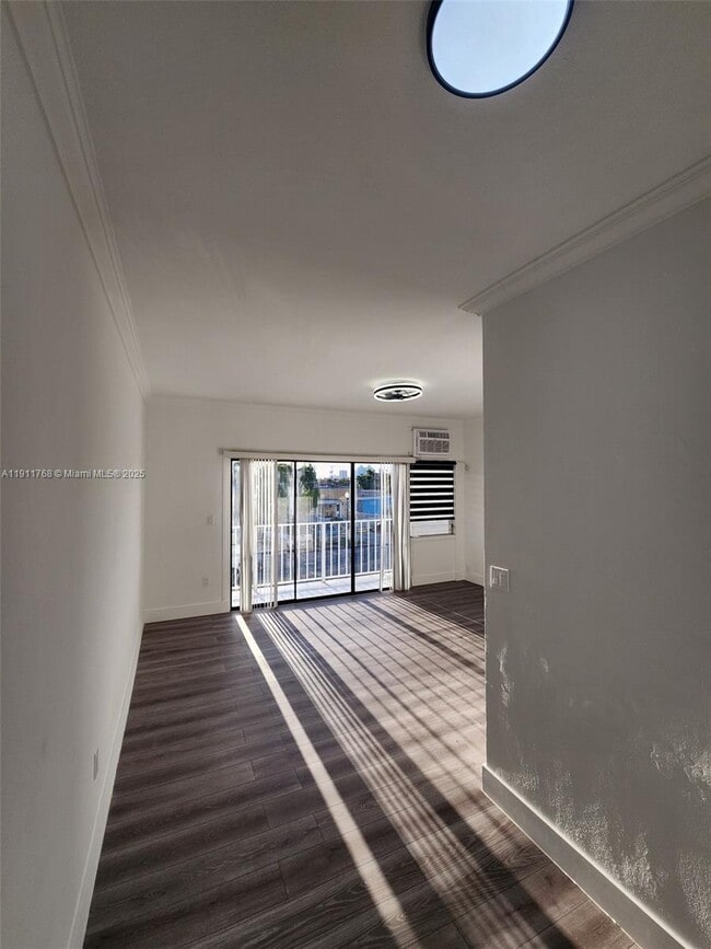 Building Photo - 2101 Normandy Dr