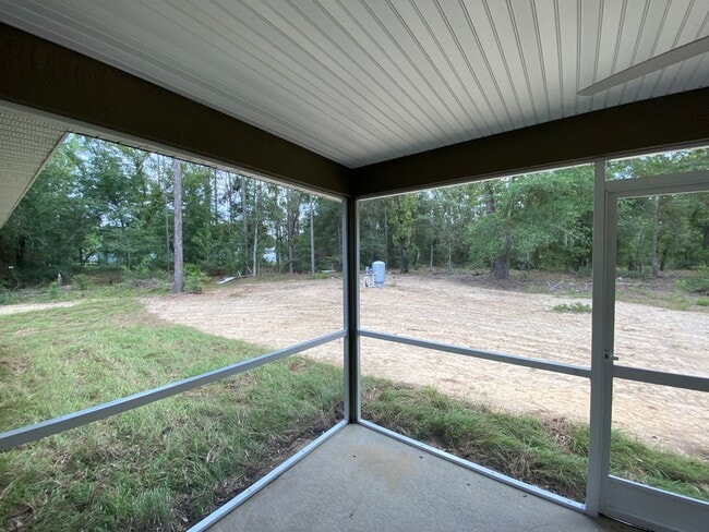 Building Photo - Custom Home - Desirable SE Ocala Neighborh...