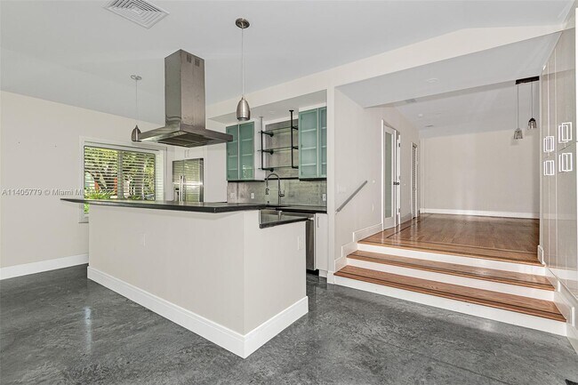 Building Photo - 500 Palmetto Dr