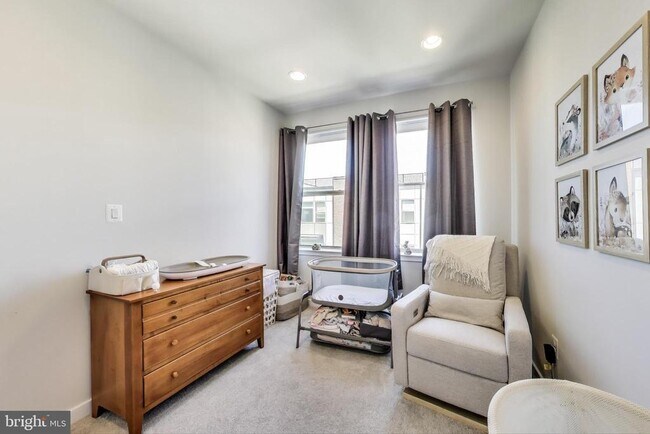 Building Photo - 5004 Oakmoore Dr