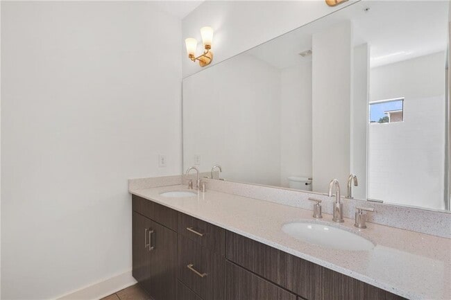 Building Photo - 966 Moda Dr