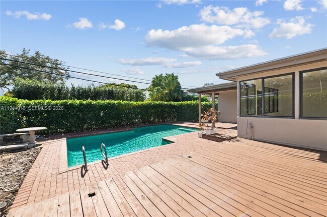 Building Photo - 1044 NE 97th St