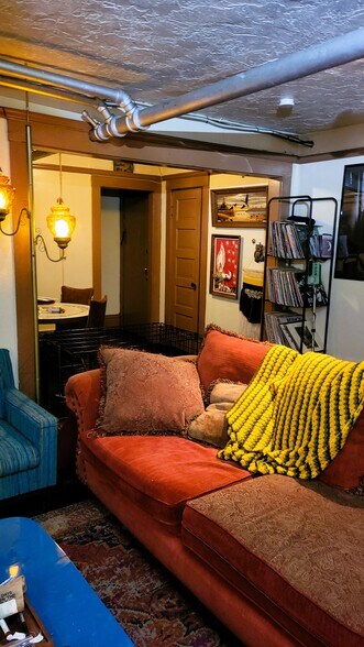 Building Photo - 1925 W 77th St