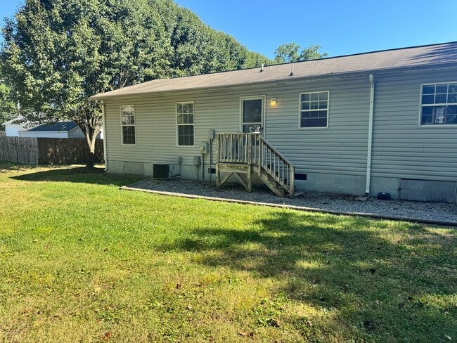 Building Photo - 3 Bedroom, 1 Bathroom Apartment in Thomasville