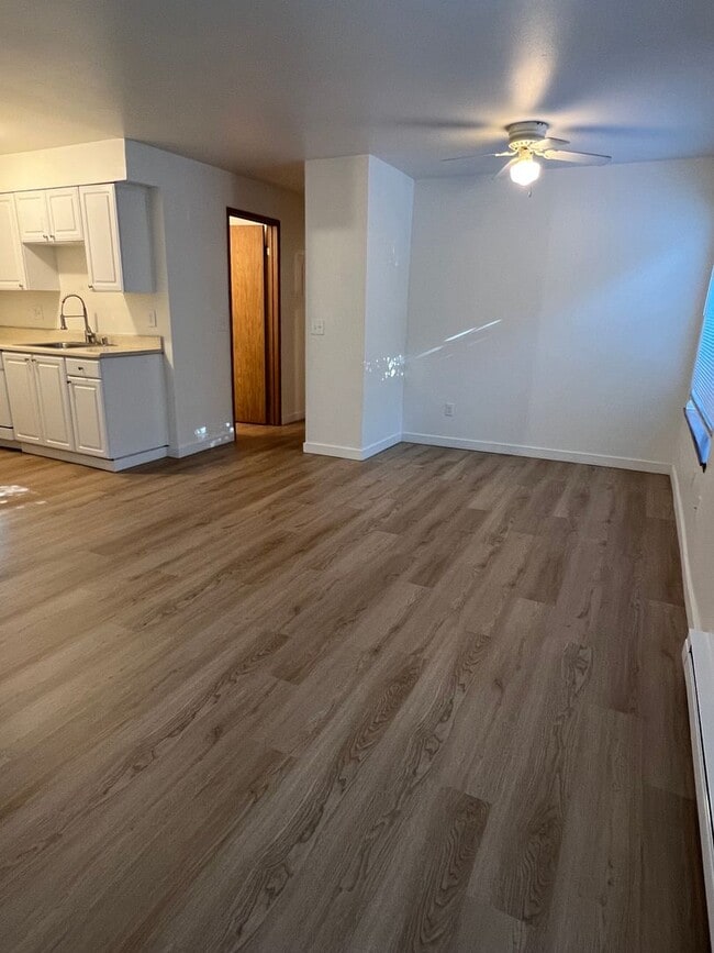 Interior Photo - Jefferson Court