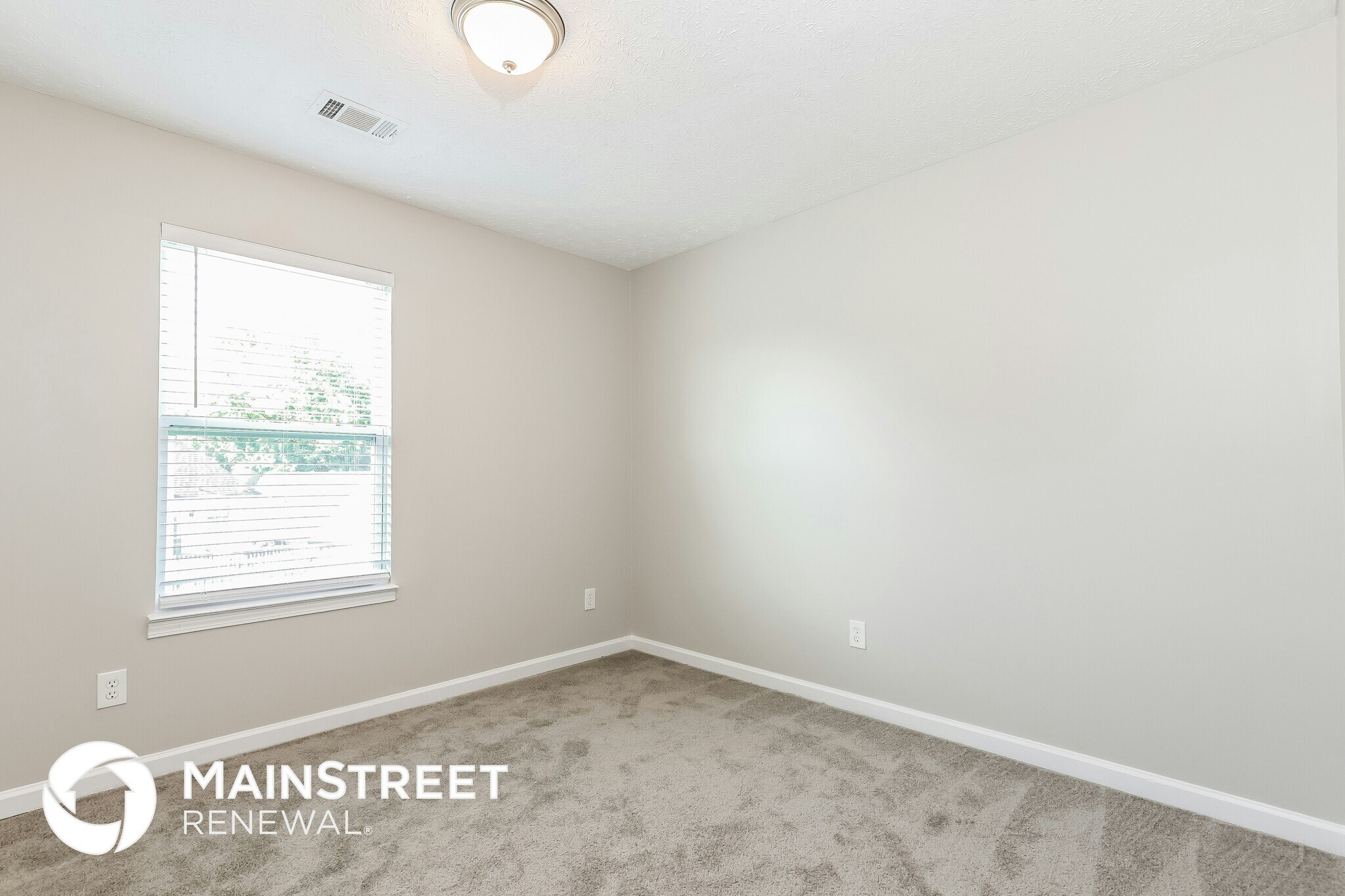 Building Photo - 7925 Woodlake Dr