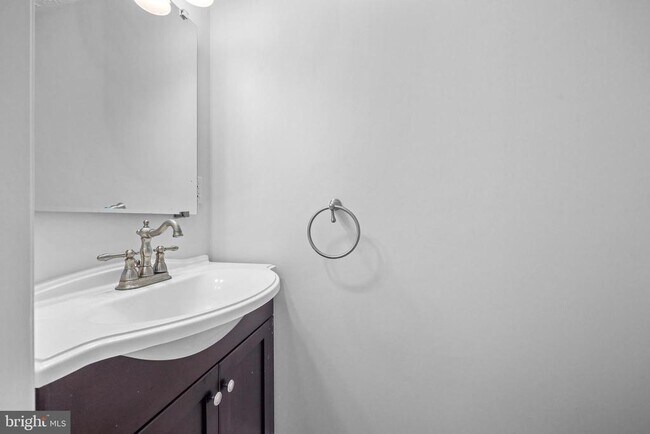 Building Photo - 1632 Barnstead Dr