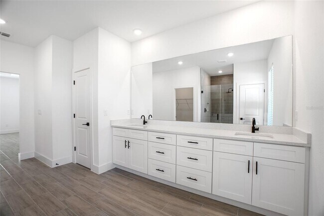 Building Photo - 24489 SW Kingsway Cir